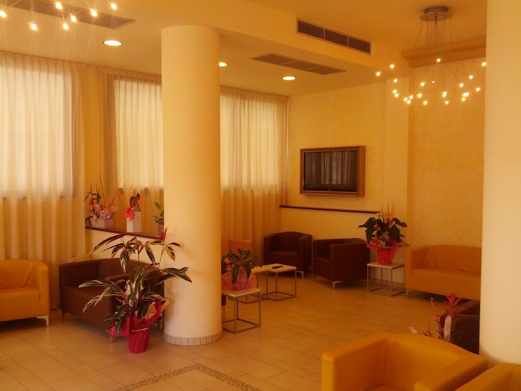 Hotel Abel & Residence 切塞纳蒂科 外观 照片
